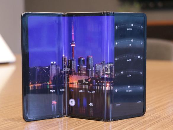 tcl的双折叠手机和可卷屏的抽拉式概念手机,比matexs还要惊艳!