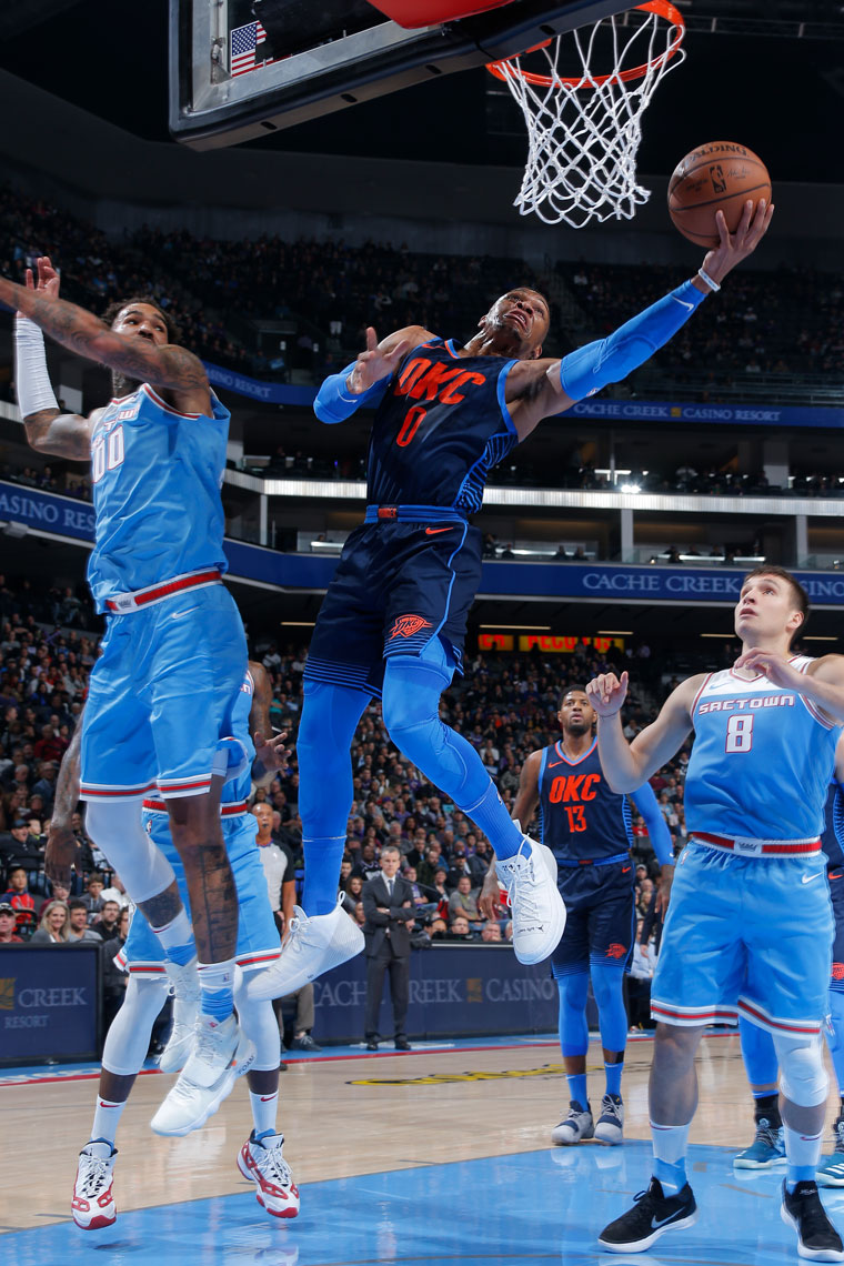 后卫 威斯布鲁克拉杆上篮