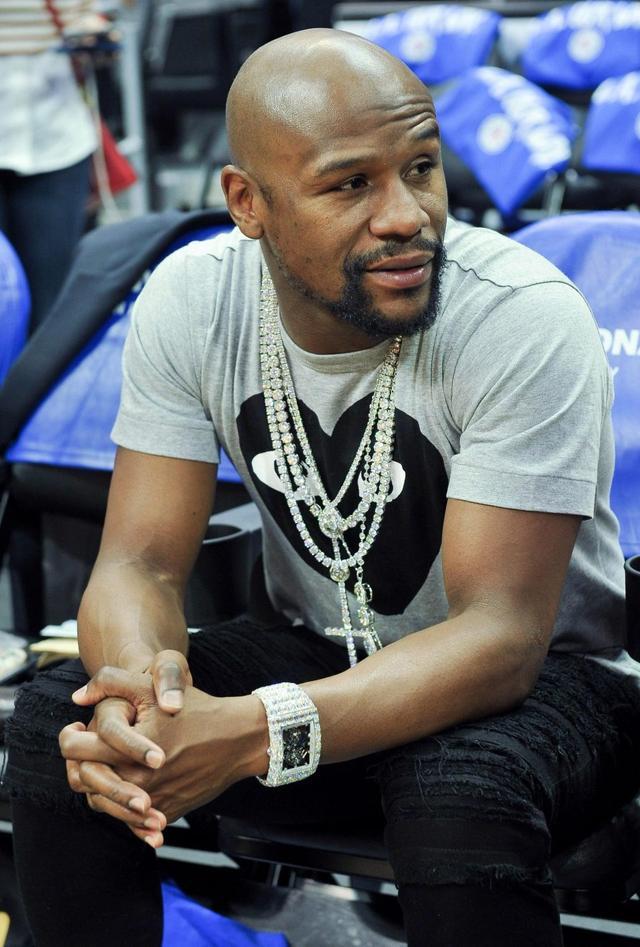 梅威瑟到底多富有?一块手表1.2亿,和小鹰约战成功至少挣2亿