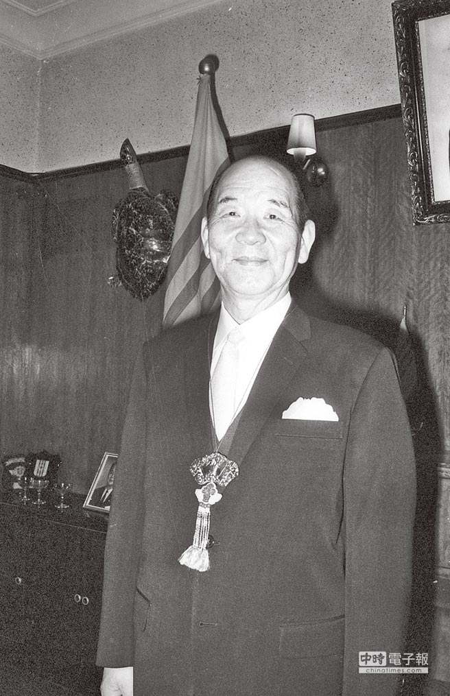 他是亮剑楚云飞的原型,被誉为"中国的朱可夫!