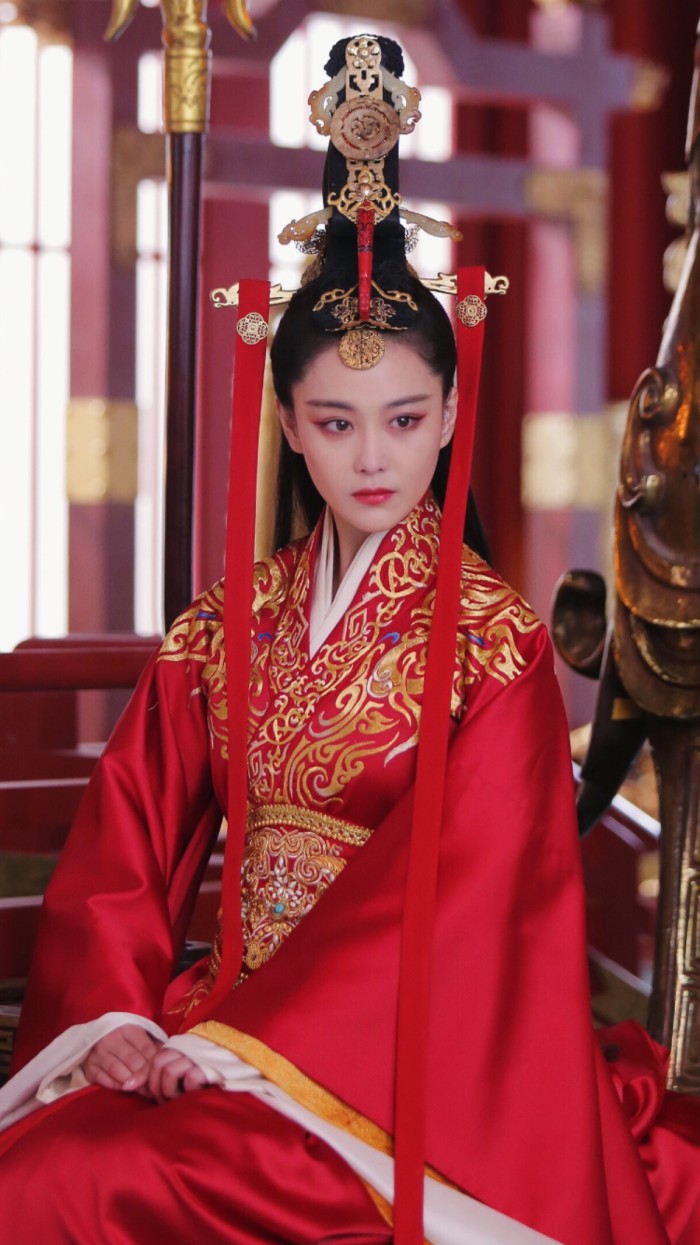 说到古装美女,怎能少了张馨予?她的古装造型,才是真养眼!