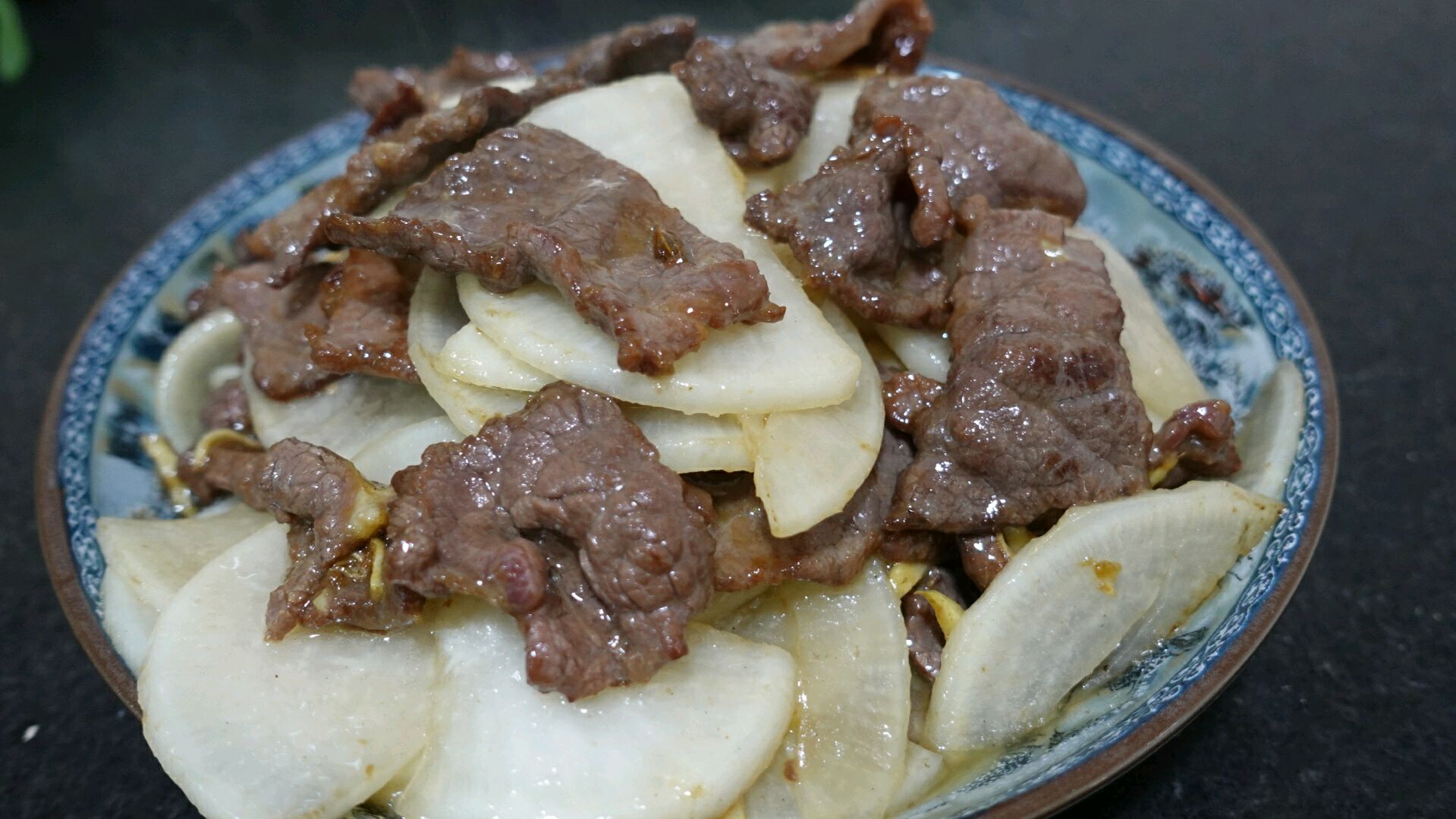牛肉炒萝卜好吃有诀窍,牛肉滑嫩,萝卜香甜