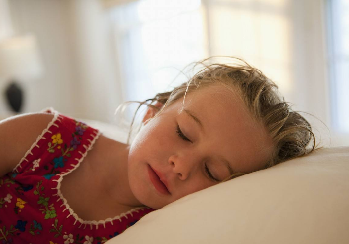 孩子睡得晚,经常熬夜,这些危害你知道吗?