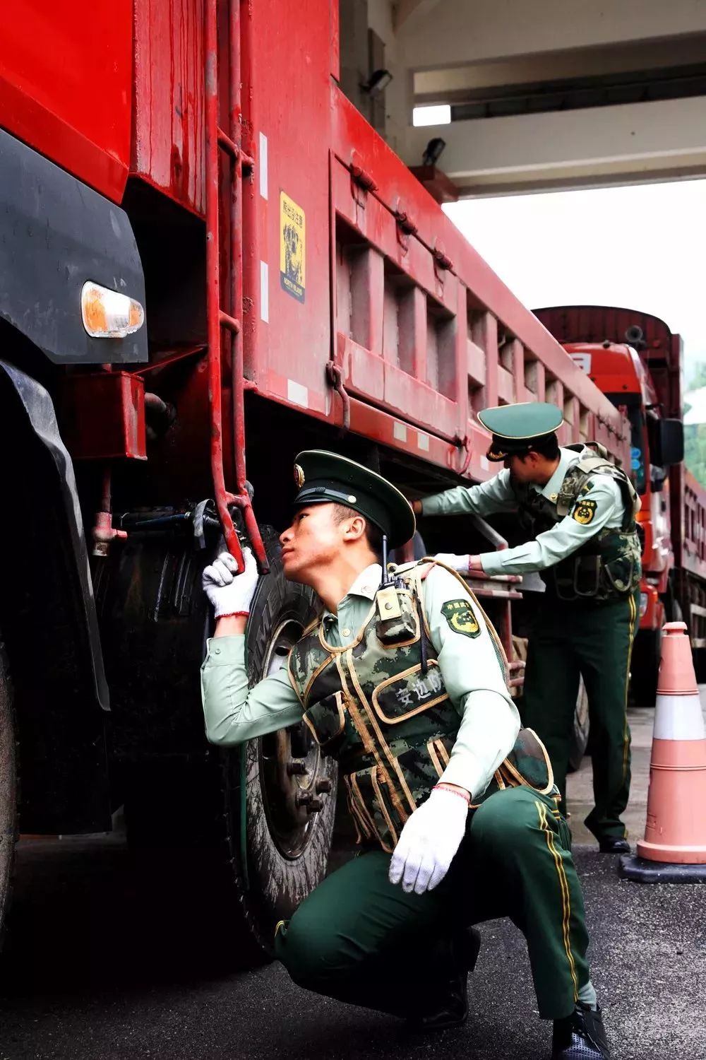 今天,致敬公安边防部队:那些年 那些人 那些事