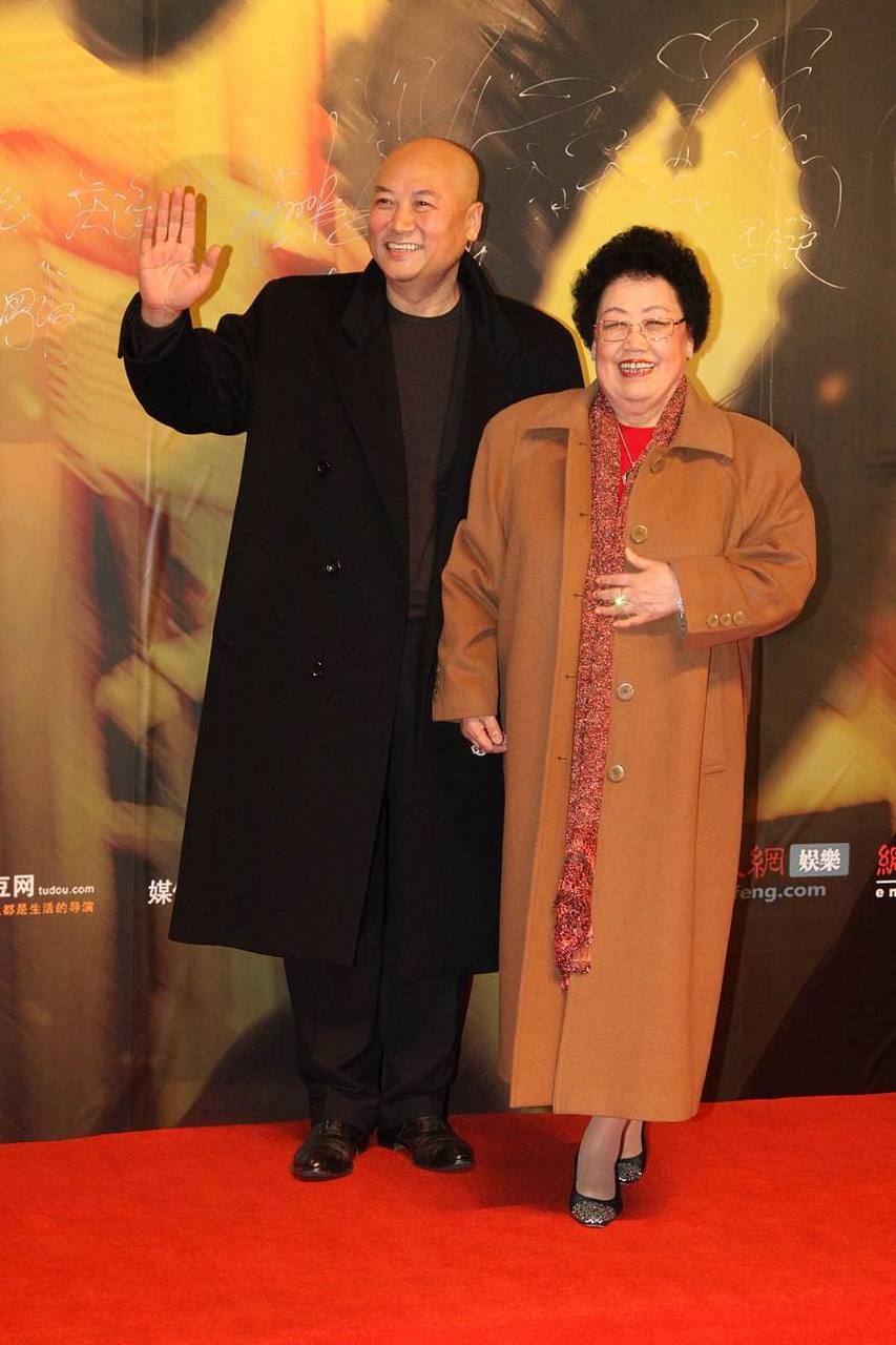 陈丽华是满清正黄旗后人,出生在北京颐和园,本可以成为正统的格格.