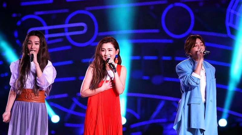 S.H.E演唱经典歌曲《天灰》,感动全场歌迷勾起无数人青春回忆!,音乐,流行乐,好看视频
