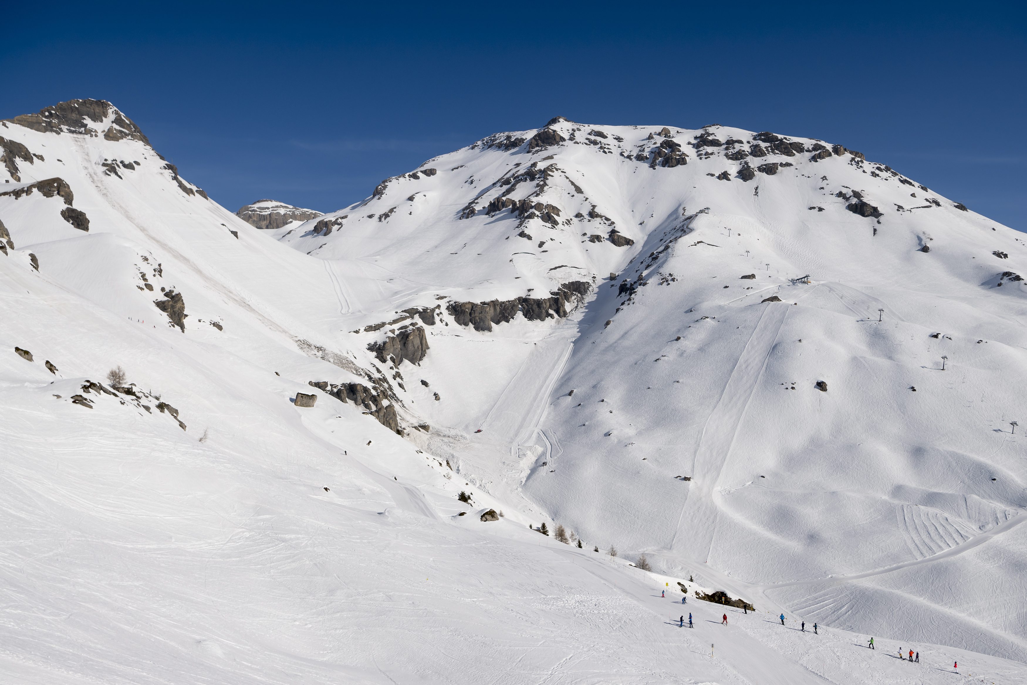 瑞士滑雪场雪崩致一人死亡