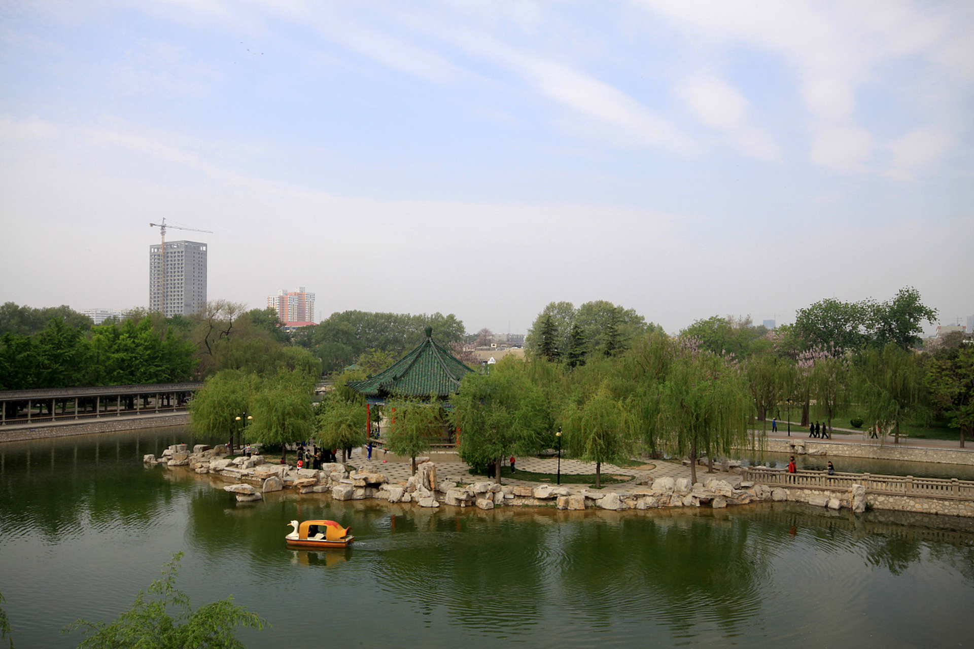 心定西再出发#玉湖公园是定西市最大的公园之一,占地面积4万平方米