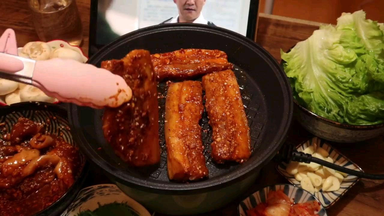 一人食vlog:韩式烤五花肉+超赞辛拉面煮法!过瘾!