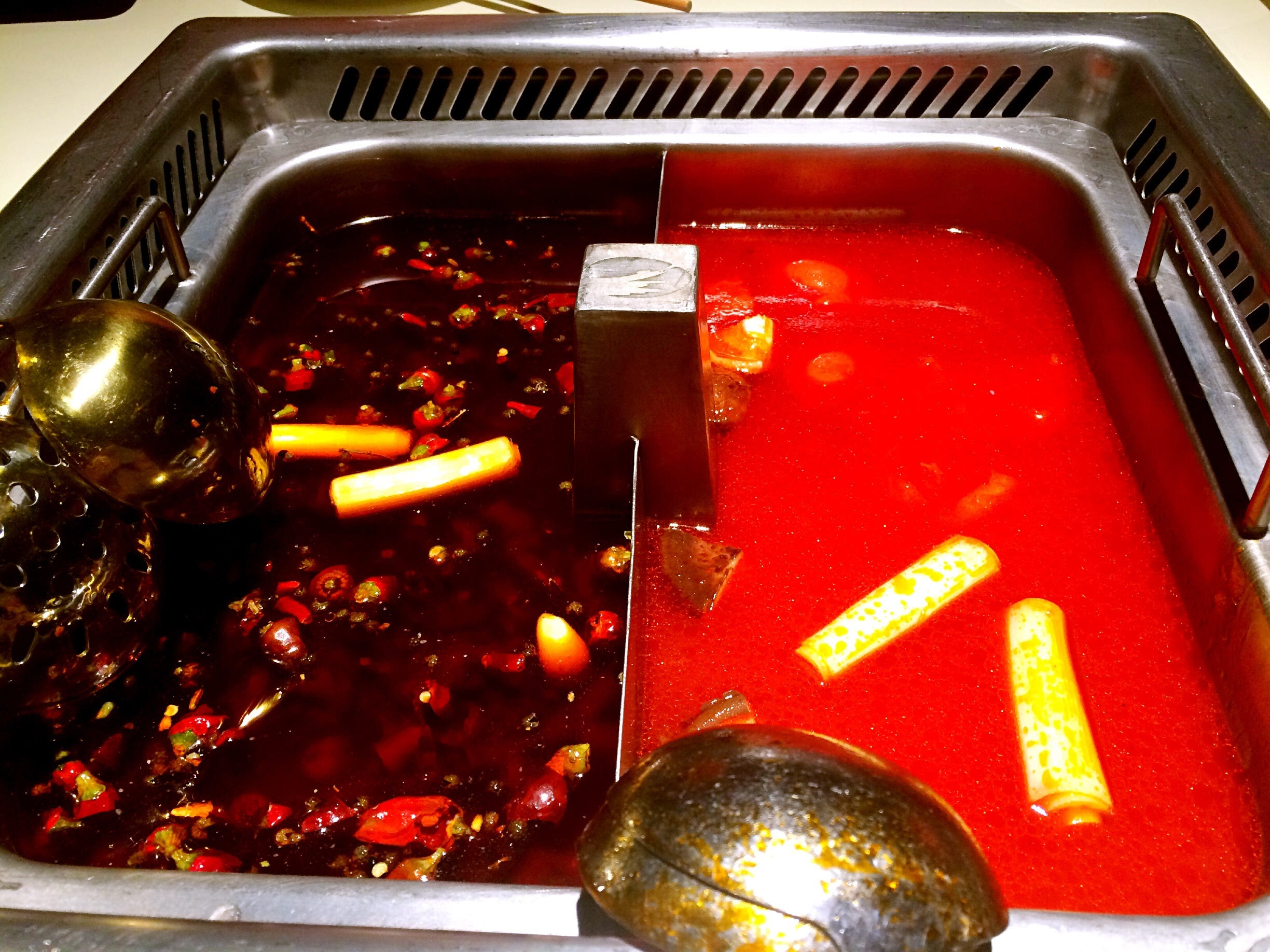 "海底捞火锅"以服务闻名,其"模仿者"却相继倒闭,这是为啥?