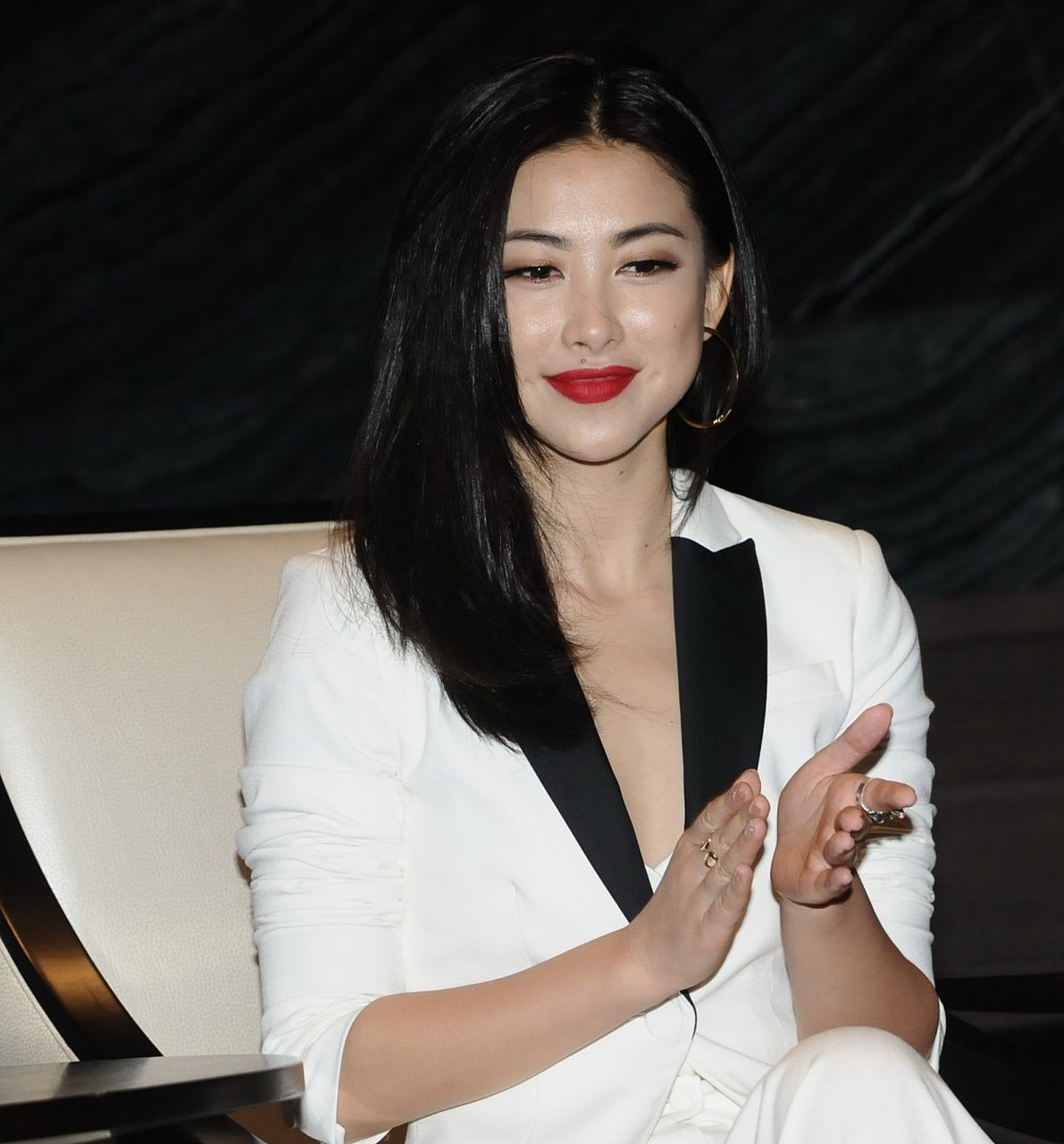 审美观是会随着年龄"微调"的,就比如小时候get不到朱珠的美,长大后