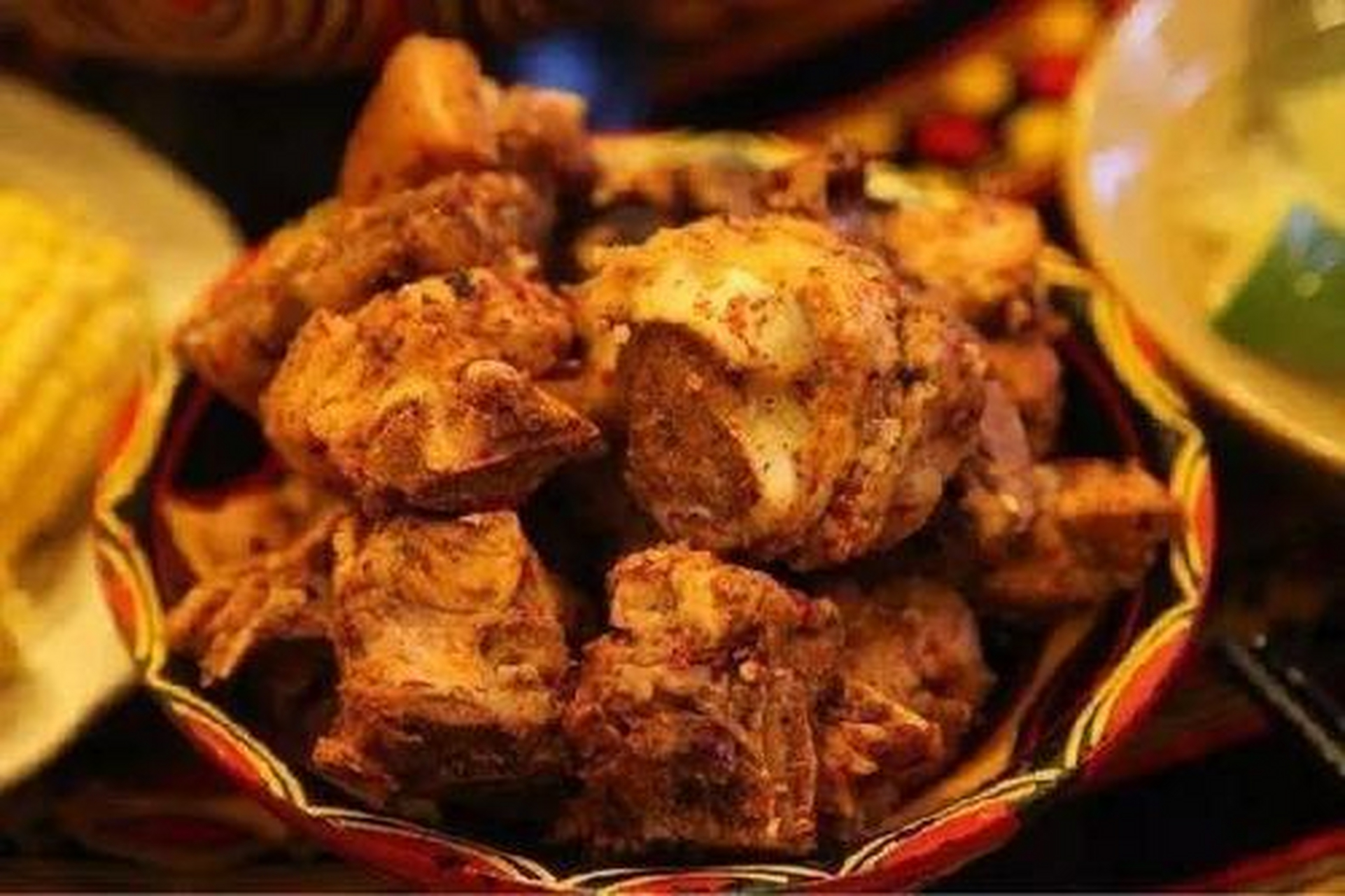 坨坨肉是小凉山彝族人民吃肉食的基本制作方法.