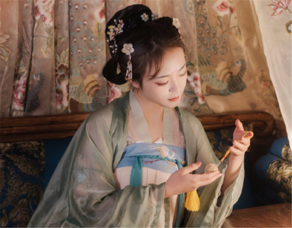 她佛系考上重点高中,被男配一眼相中,成人礼当天办婚宴!女配文