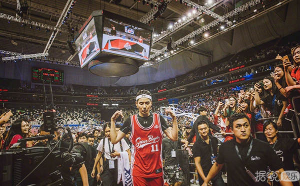 吴亦凡成首位献唱nfl超级碗华人明星,这点徐静蕾早预言到了