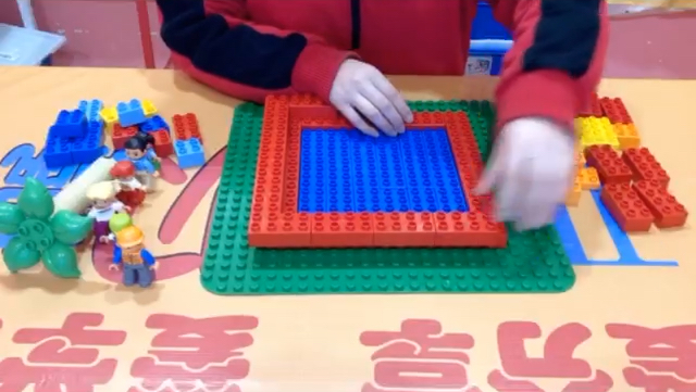 几块乐高积木嫩搭建什么?快来看看这个小鸭子