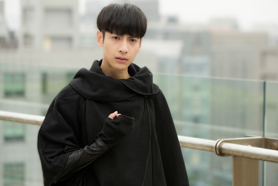 黑色剧恒:我帅气,红色余琰:我妖媚,白色润玉:我比你们都好看