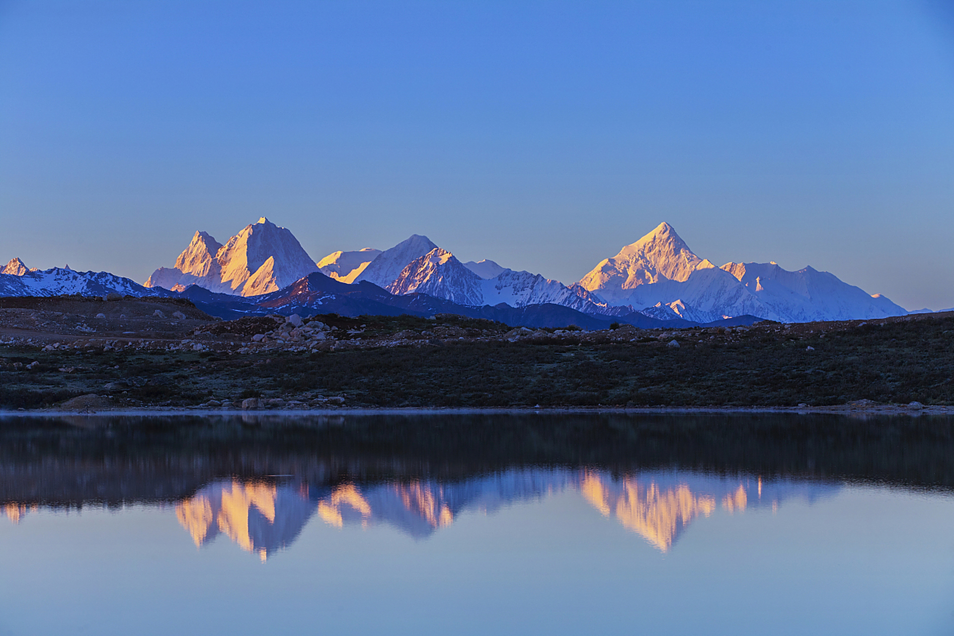 贡嘎山,位于四川甘孜东南,是四川第一高峰,也是世界著名高峰之一,主峰