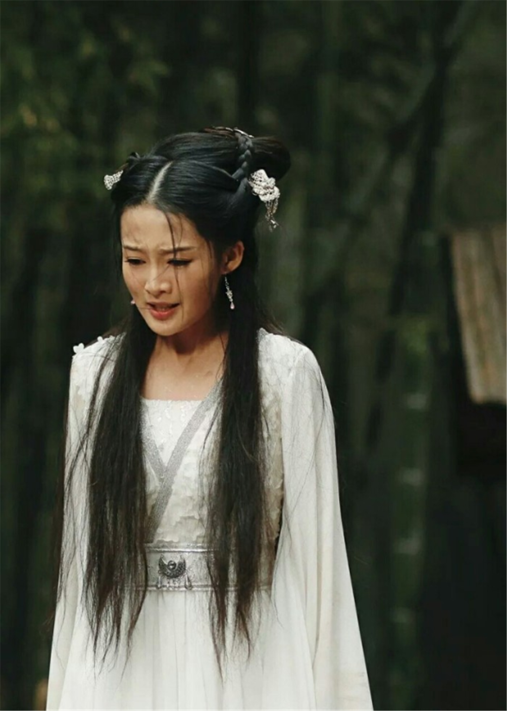 水儿看着苏怀瑜,想了想,就道,"二姑娘,这点心是三太太赏给七姑娘吃的