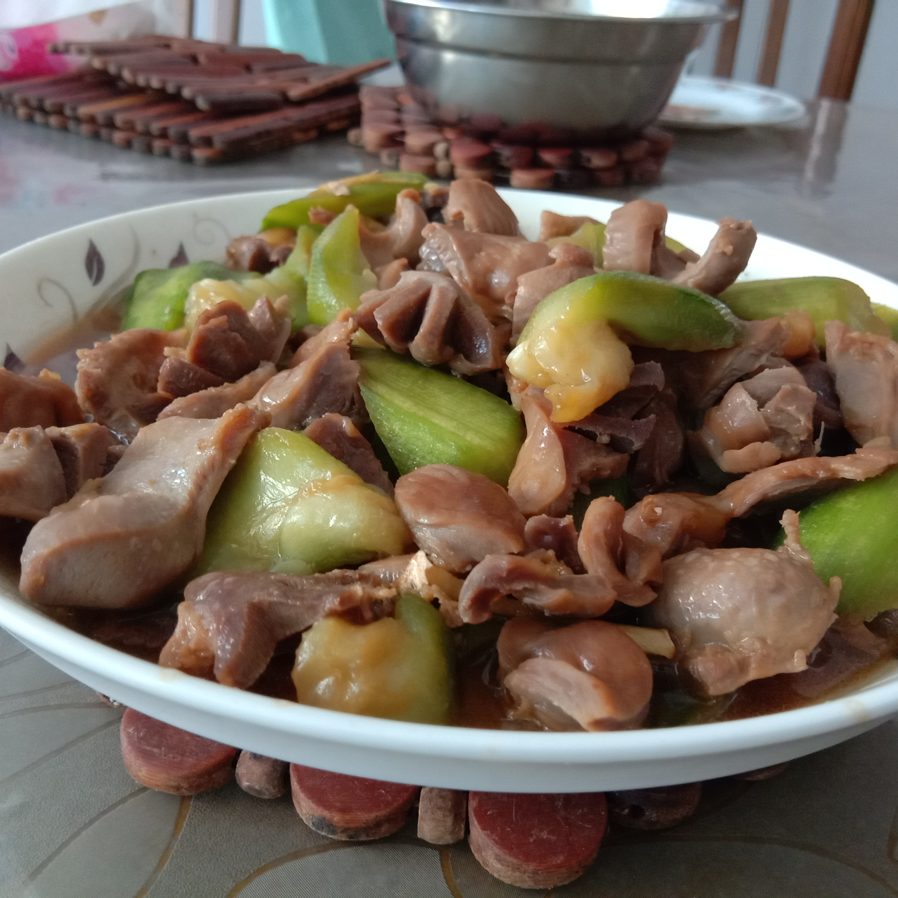 农家小炒肉,一份温暖冬天的家常菜,唤起内心深处的儿时温馨记忆