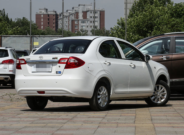 很时尚,青春,很有运动气息的江淮iev4,看上去非常的有现代感