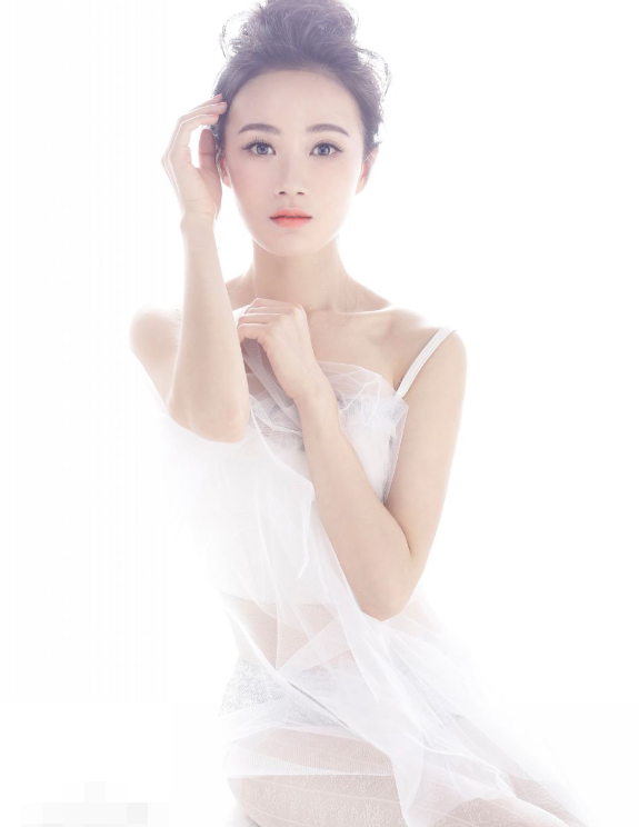 战菁一:《我的兄弟叫顺溜》与王宝强共谱战地恋曲的朴实村姑荷花