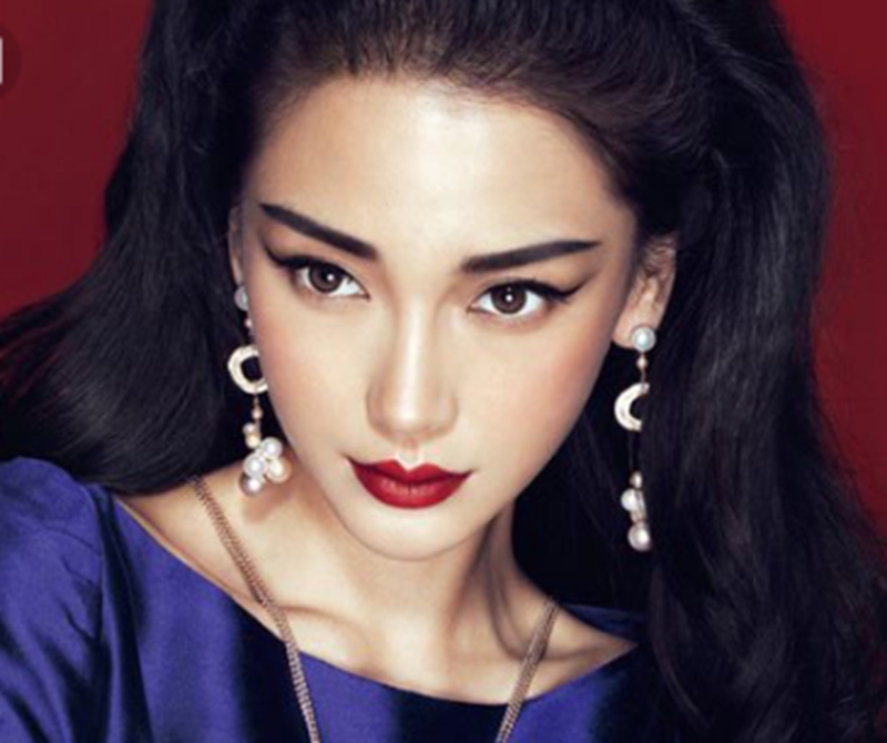 女明星浓妆:赵丽颖像个女强人,图三像埃及艳后,图四是鹿晗画的