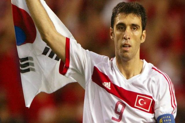 从国家英雄到流亡逃犯,跌落凡间的土耳其神锋哈坎-苏克