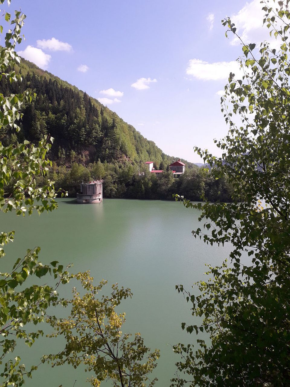 万泉湖风景区位于河南省安阳市林州市临淇镇河口村,坐落于林州市