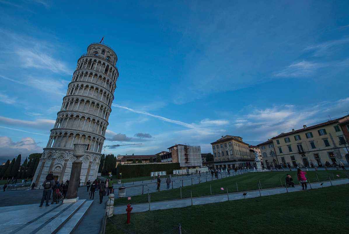 世界三大奇塔:一个是比萨斜塔,一个是埃菲尔铁塔,第三个在中国