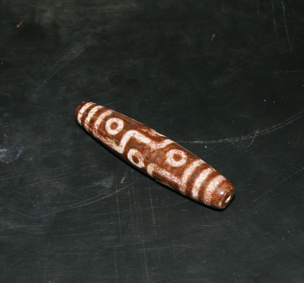 北京博物馆展西藏史上最高质量的文物:古象雄文明的天珠和金面具