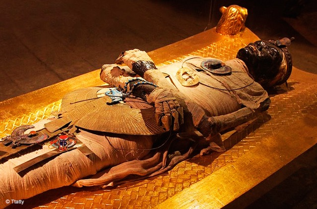 图坦卡蒙国王木乃伊 图坦卡蒙国王(king tutankhamun)是古埃及新王朝