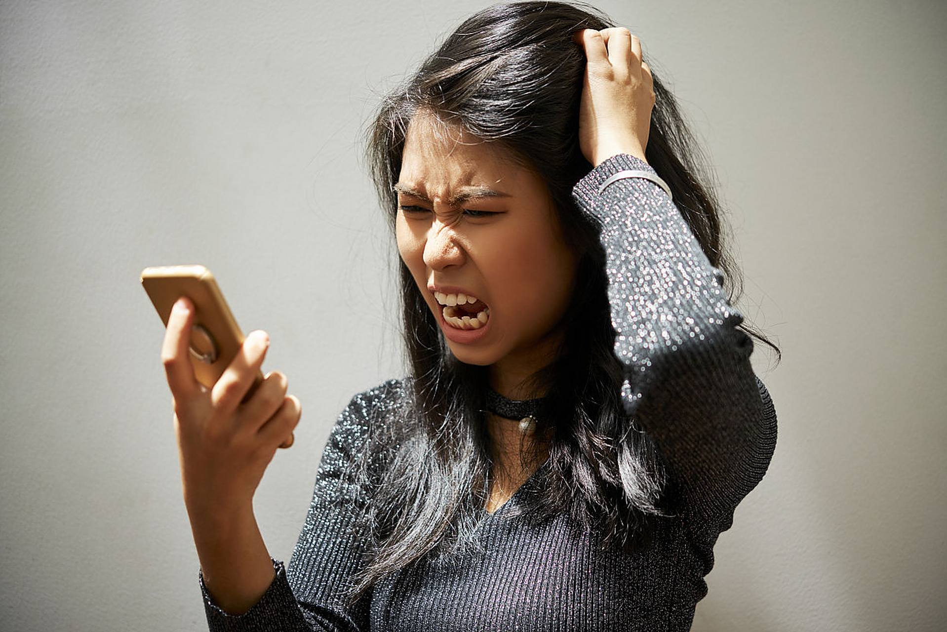 "你是否经常在接到工作电话时感到焦虑和紧张?