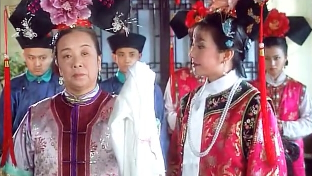 还珠格格:容嬷嬷教小燕子规矩,这不是在教是在折磨小燕子啊