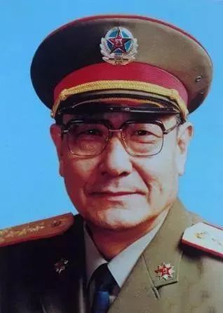 解放军连长俘虏一小兵,35年后他成副军长,军长是当年俘虏的小兵