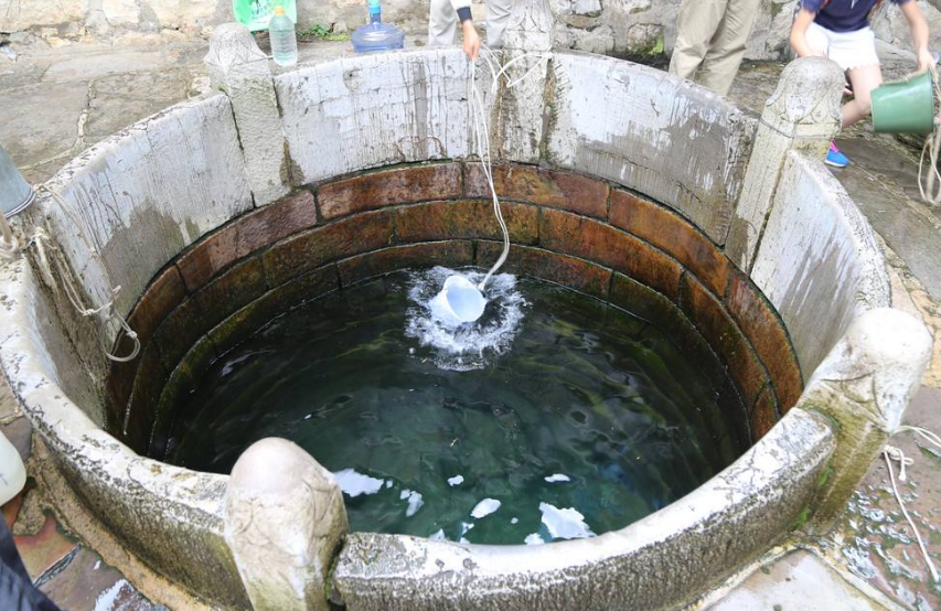 云南十八怪:建水烤豆腐,云南汽锅鸡,西门大板井,美味