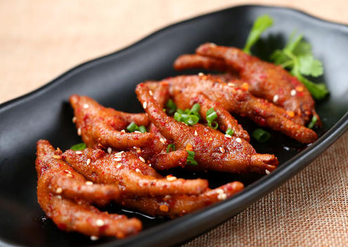 过年吃鸡爪来年把钱抓,抓钱爪过年可得吃呢,鲜香软糯脱骨美味