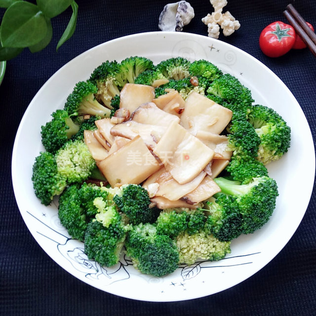 西兰花杏鲍菇拼盘,健康又美味,好看又好吃,做法简单,全家都爱吃