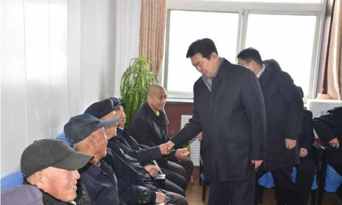 贡琦,张耀明一行在寿阳县进行春节走访慰问