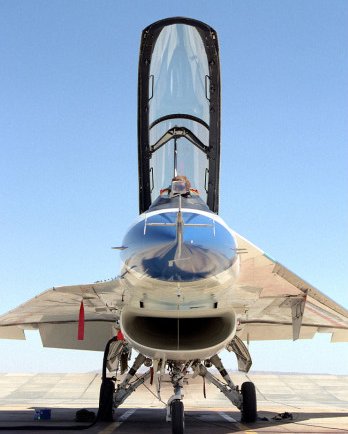 美国f-16xl战斗机为何是f-16家族里比较怪异的造型