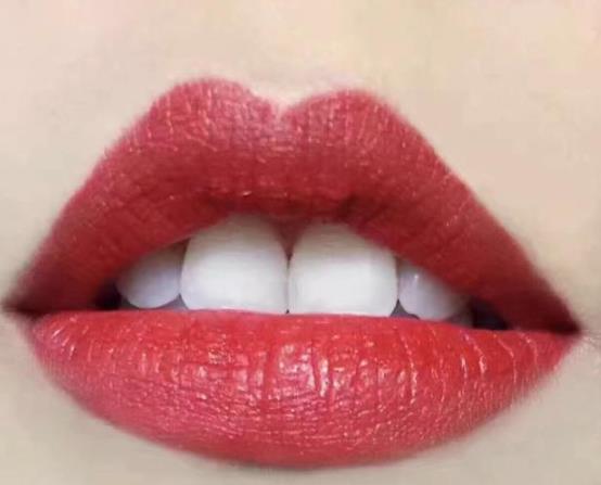 一口白牙可以让你颜值暴涨,还在为牙黄苦恼?入手这款牙膏试试