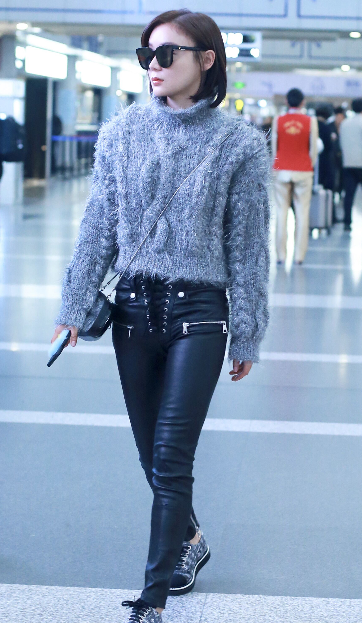 中外女星皮裤争艳,福克斯显腿短,卡戴珊贵气逼人,秦岚搭配最美