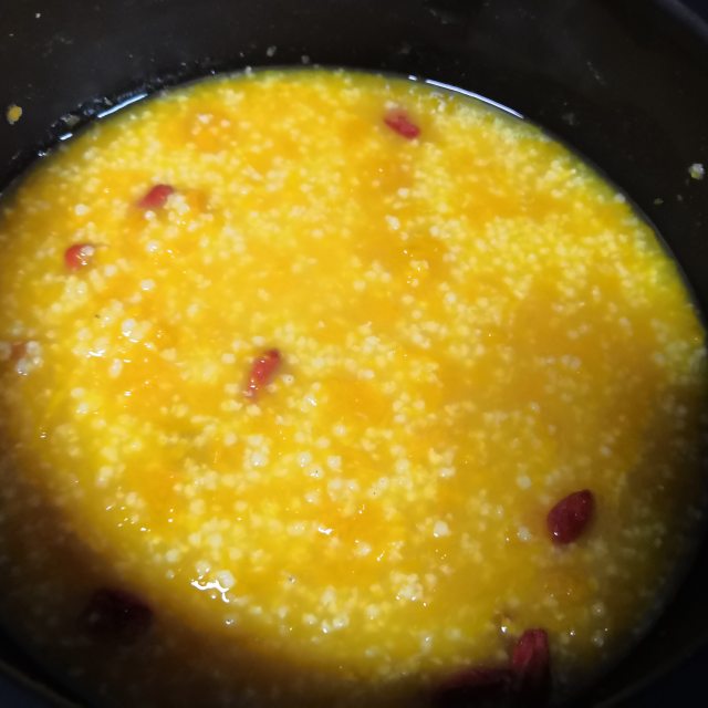 滑糯可口,南瓜枸杞小米粥