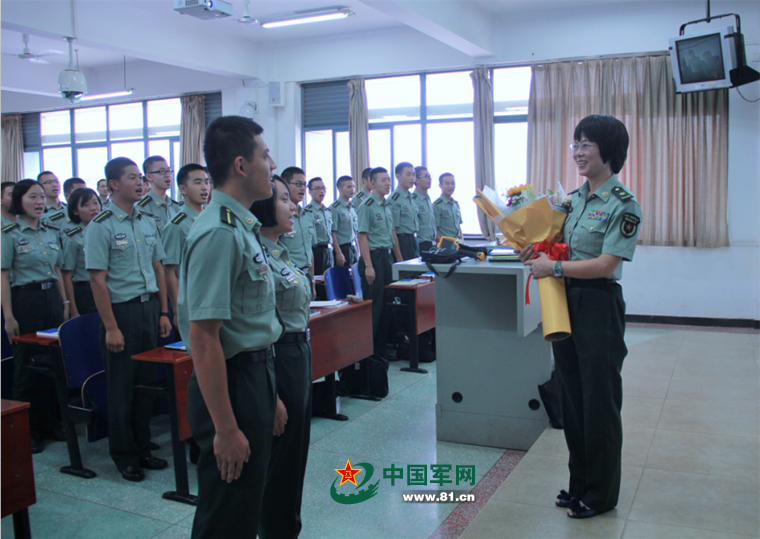 有一群人,叫做"军校教员"