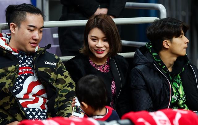 阿的江女儿阿迪娜,李根妻子现身新疆主场,女神级容颜征服观众!