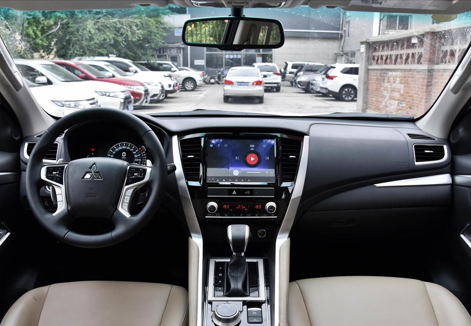 2021款帕杰罗劲畅!落地30万,6缸动力 四驱,外观比普拉多还霸气