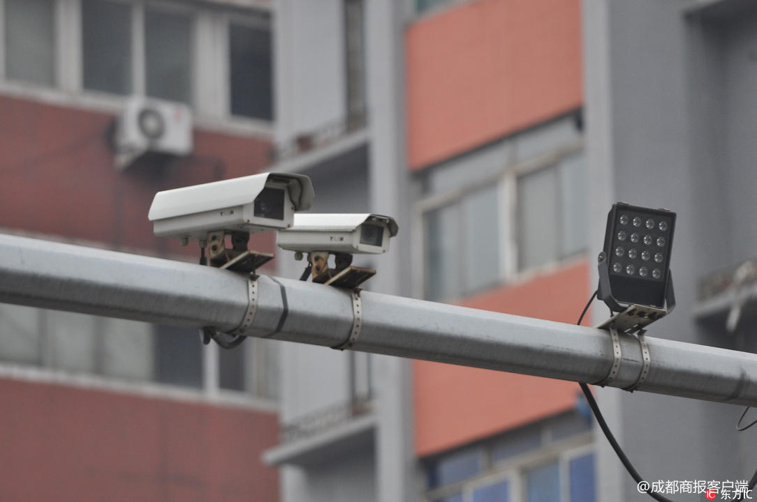 司机注意!即日起成都新启动33套电子眼 抓拍交通违法