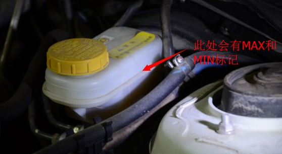 说明:刹车油如无泄漏不应减少,油壶内刻度下降主要因刹车片/盘磨损