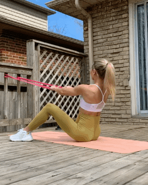 背薄一寸显瘦十斤,弹力带背部训练,帮你挺拔身姿,练出天然美背