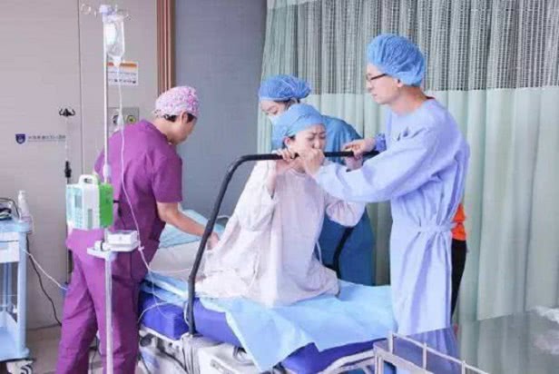有难产迹象时,迅速采用三种分娩姿势,可为宝宝安全"着陆"加速