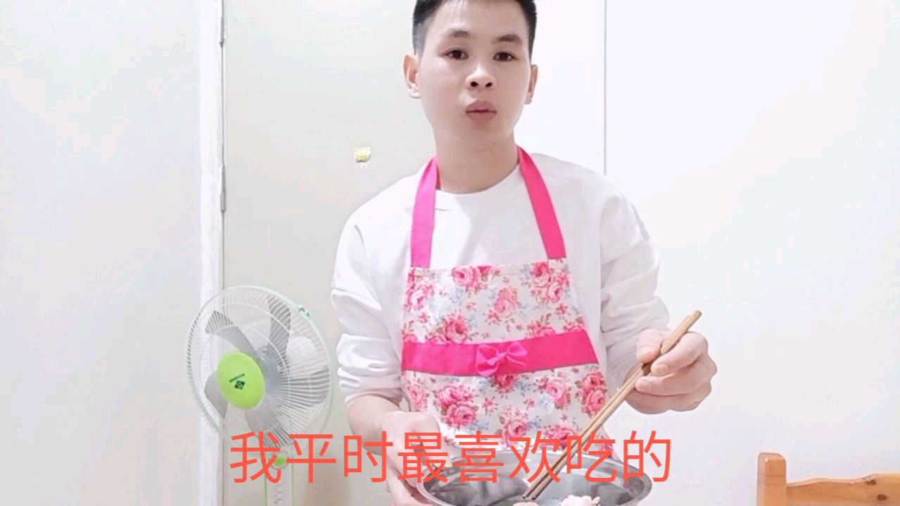 五哥自制的面条猪肉馅油豆腐一次可以吃十几个你们想吃吗?